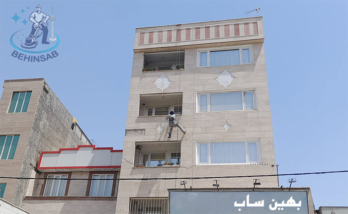 پیچ رولپلاک نمای با طناب راپل